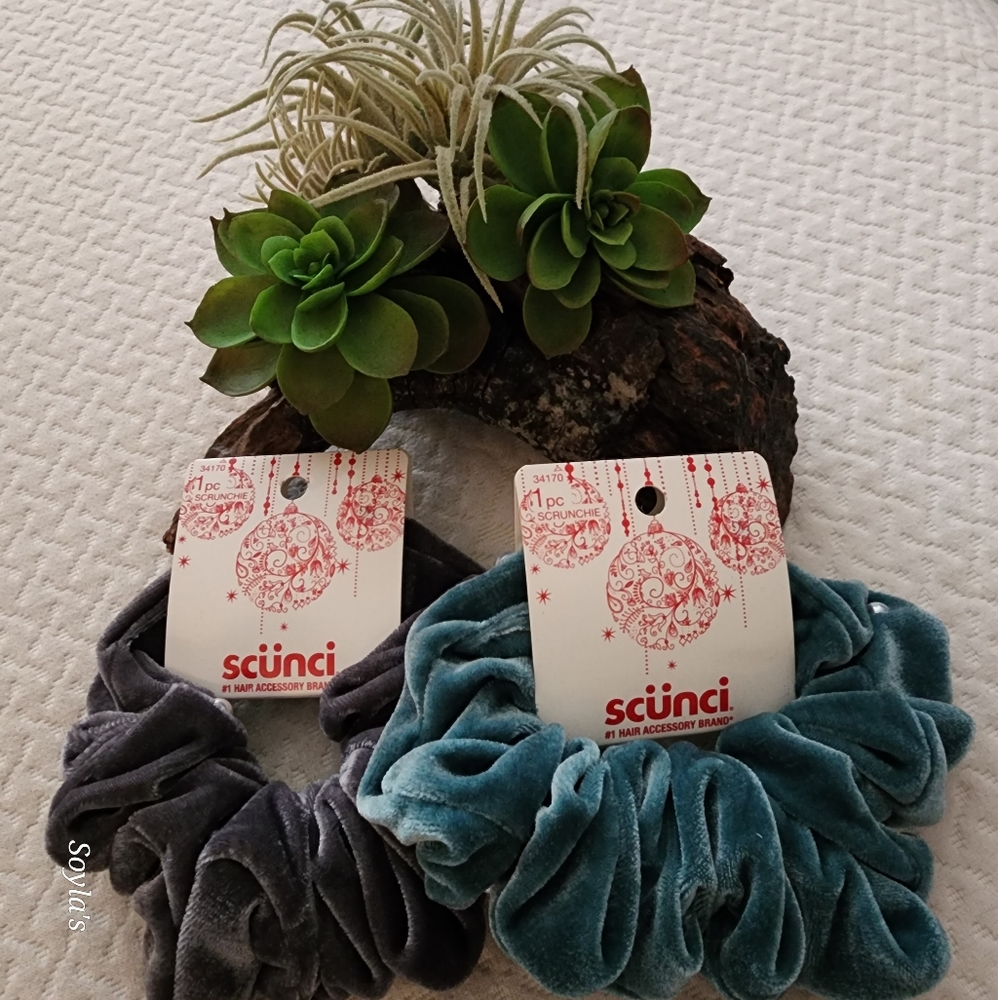 Scunci Hair Band